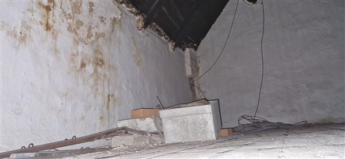 Indipendente, Parzialmente Ristrutturato, con Locale